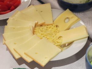 Najlepsze przepisy na domową pizzę – jak zrobić idealne ciasto i wyjątkowe nadzienie